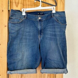 Lee Women’s Midrise Bermuda Shorts 14